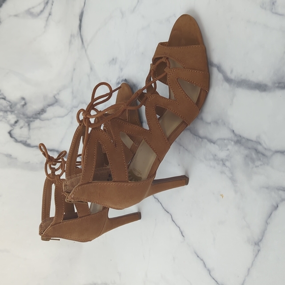 FERGALICIOUS suede heels | size 8 - Picture 7 of 8